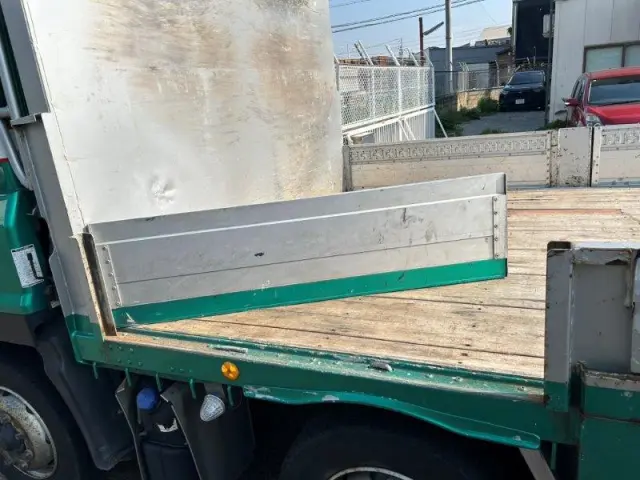 いすゞ ギガ 2PG-CYJ77C(8x4)の写真15