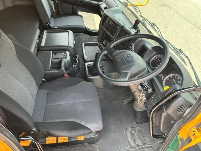 日野 プロフィア QPG-FR1EXEG(6x2)の写真28