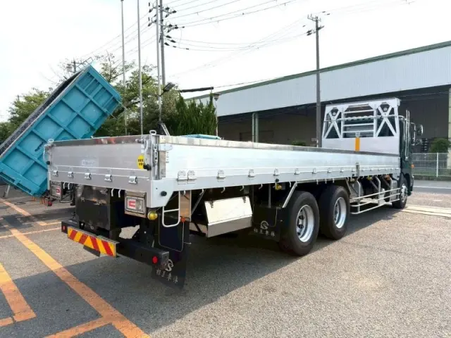 日野 プロフィア 2DG-FR1AJA(6x2)の写真3