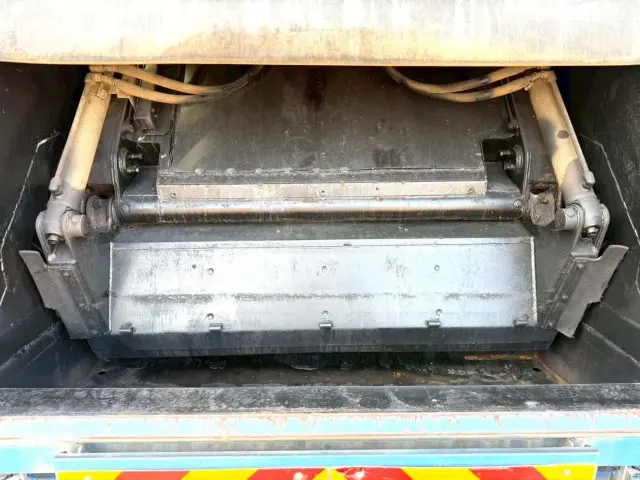 日野 レンジャー QKG-FJ7JGAA(2WD)の写真13