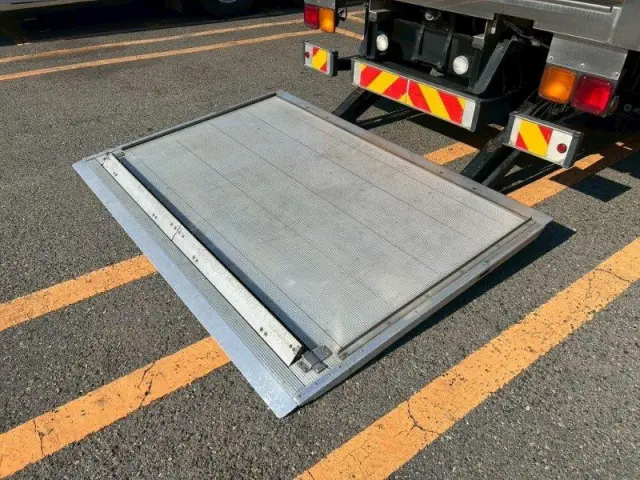 いすゞ フォワード 2PG-FRR90S1(2WD)の写真6