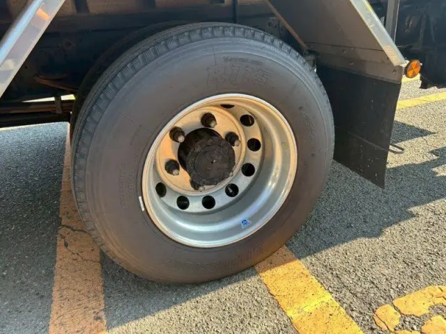 いすゞ フォワード 2PG-FRR90S1(2WD)の写真17