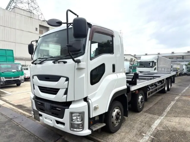 いすゞ ギガ QKG-CYJ77BA(8x4)の写真1