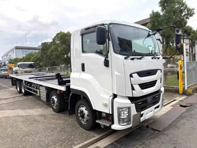 いすゞ ギガ QKG-CYJ77BA(8x4)の写真2