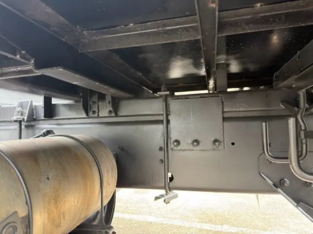 いすゞ ギガ QKG-CYJ77BA(8x4)の写真10