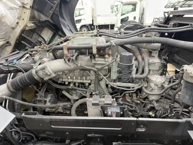 いすゞ ギガ QKG-CYJ77BA(8x4)の写真16