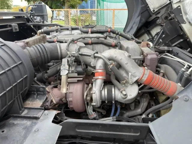 いすゞ ギガ QKG-CYJ77BA(8x4)の写真17