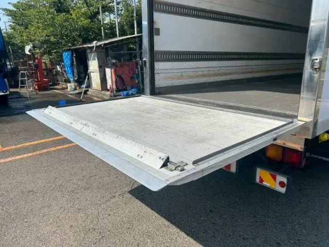 いすゞ フォワード 2PG-FRR90S1(2WD)の写真6