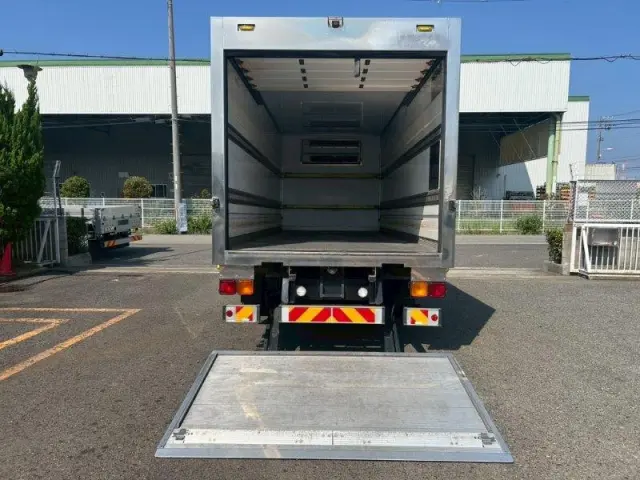 いすゞ フォワード 2PG-FRR90S1(2WD)の写真8