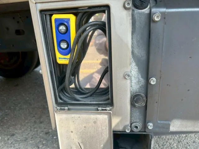 いすゞ フォワード 2PG-FRR90S1(2WD)の写真12