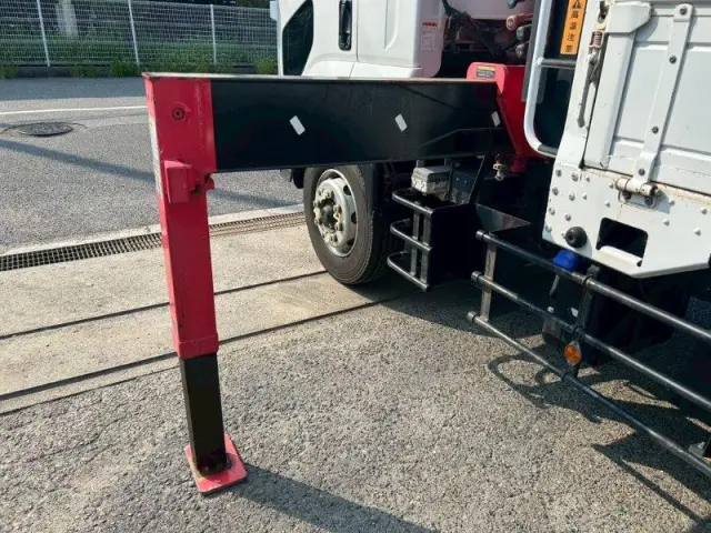 いすゞ フォワード QKG-FTR34S2(2WD)の写真7