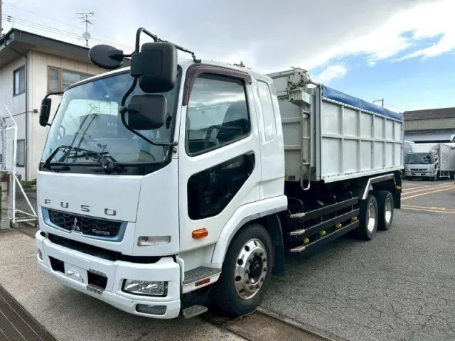 三菱 ファイター 2DG-FQ62F(6x4)の写真1