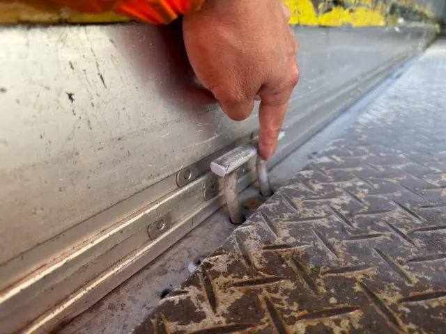 日野 プロフィア 2DG-FW1AHG(8x4)の写真14