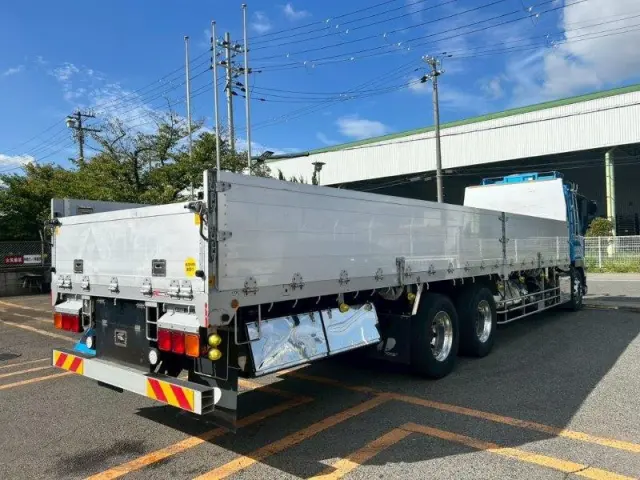 いすゞ ギガ 2PG-CYL77C(6x2)の写真3