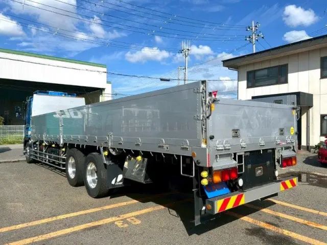 いすゞ ギガ 2PG-CYL77C(6x2)の写真4