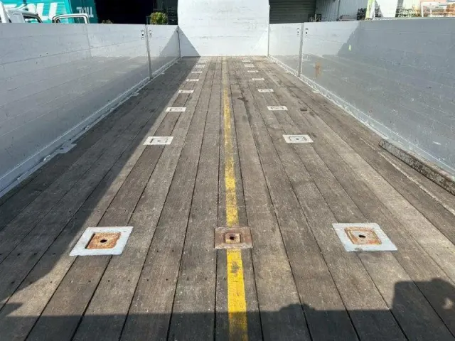 いすゞ ギガ 2PG-CYL77C(6x2)の写真5