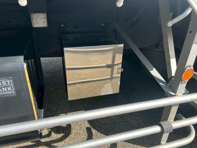 いすゞ ギガ 2PG-CYL77C(6x2)の写真15