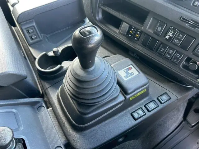 いすゞ ギガ 2PG-CYL77C(6x2)の写真25