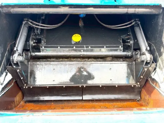 いすゞ フォワード 2RG-FRR90S2(2WD)の写真11