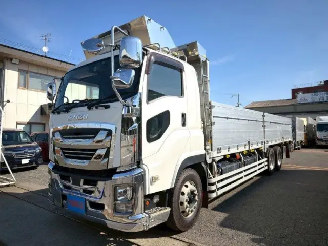 いすゞ ギガ 2PG-CYL77C(6x2)の写真1