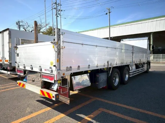 いすゞ ギガ 2PG-CYL77C(6x2)の写真3