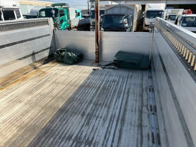 いすゞ ギガ 2PG-CYL77C(6x2)の写真8