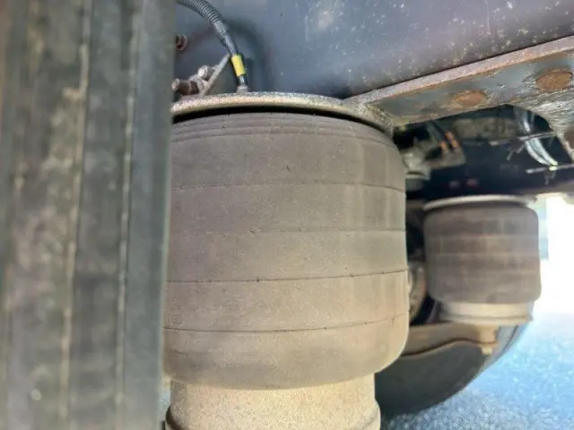 いすゞ ギガ 2PG-CYL77C(6x2)の写真9