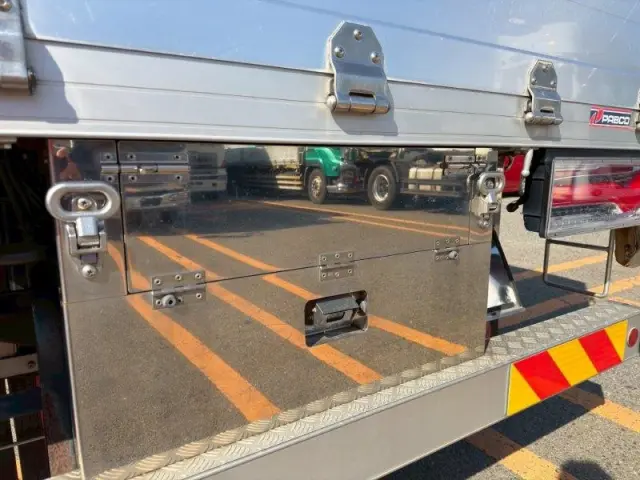 いすゞ ギガ 2PG-CYL77C(6x2)の写真15