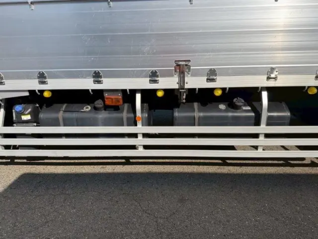 いすゞ ギガ 2PG-CYL77C(6x2)の写真16