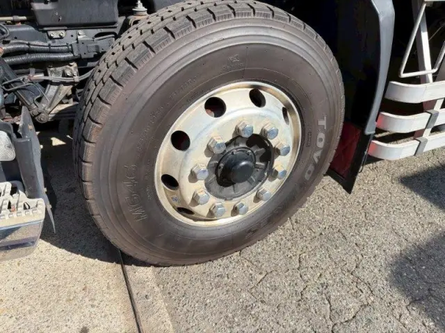 いすゞ ギガ 2PG-CYL77C(6x2)の写真18