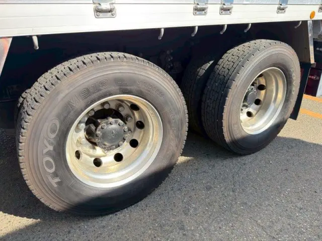 いすゞ ギガ 2PG-CYL77C(6x2)の写真19