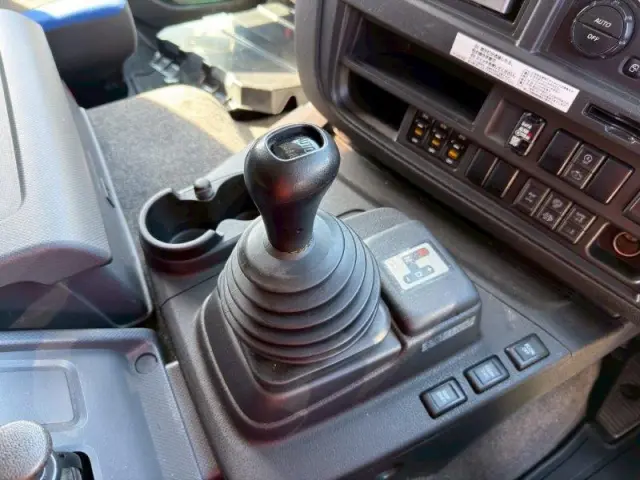 いすゞ ギガ 2PG-CYL77C(6x2)の写真25