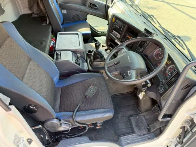 いすゞ ギガ 2PG-CYL77C(6x2)の写真27