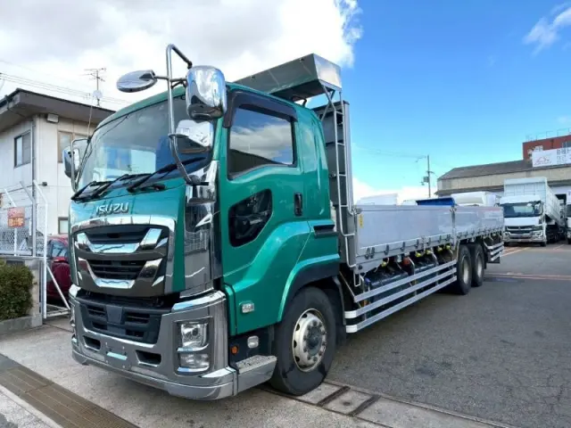 いすゞ ギガ 2PG-CYL77C(6x2)の写真1