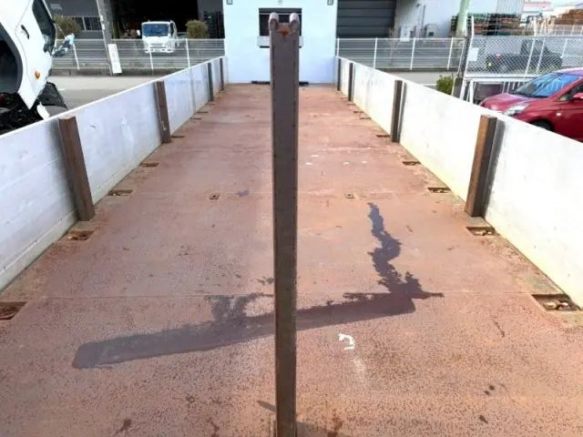 いすゞ ギガ 2PG-CYL77C(6x2)の写真5