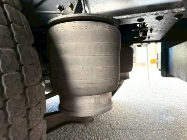 いすゞ ギガ 2PG-CYL77C(6x2)の写真6