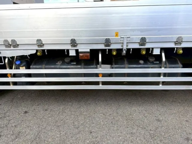 いすゞ ギガ 2PG-CYL77C(6x2)の写真12