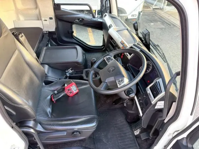 三菱 ファイター 2KG-FK62Fの写真28