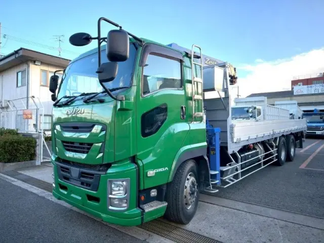 いすゞ ギガ QKG-CYZ77B(6x4)の写真1