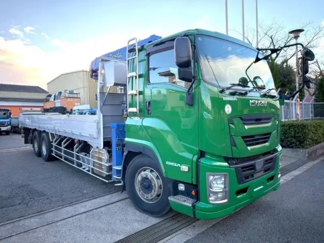 いすゞ ギガ QKG-CYZ77B(6x4)の写真2