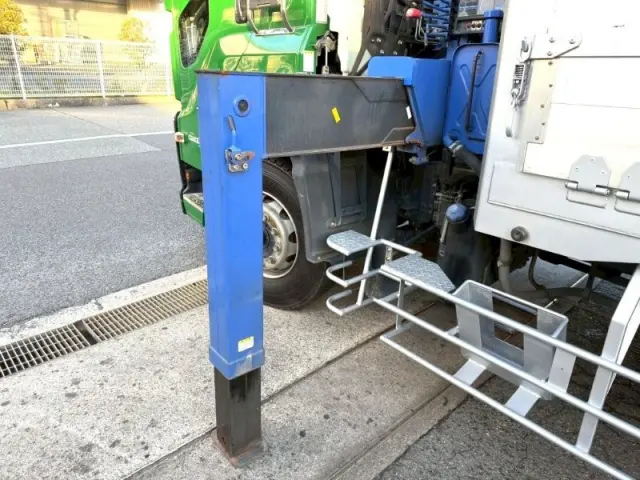 いすゞ ギガ QKG-CYZ77B(6x4)の写真11