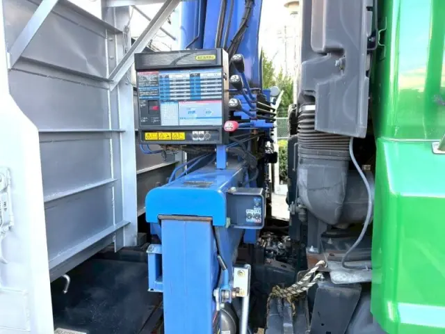 いすゞ ギガ QKG-CYZ77B(6x4)の写真12