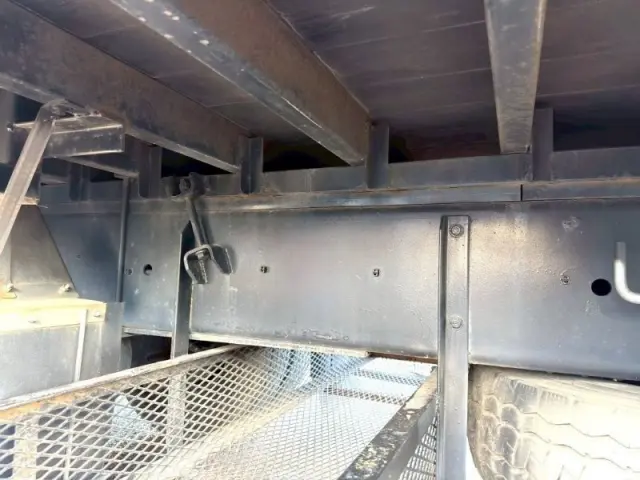 いすゞ ギガ QKG-CYZ77B(6x4)の写真13