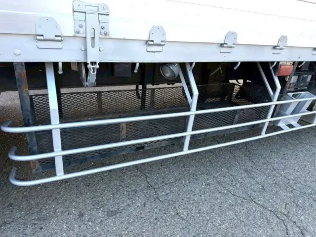 いすゞ ギガ QKG-CYZ77B(6x4)の写真15