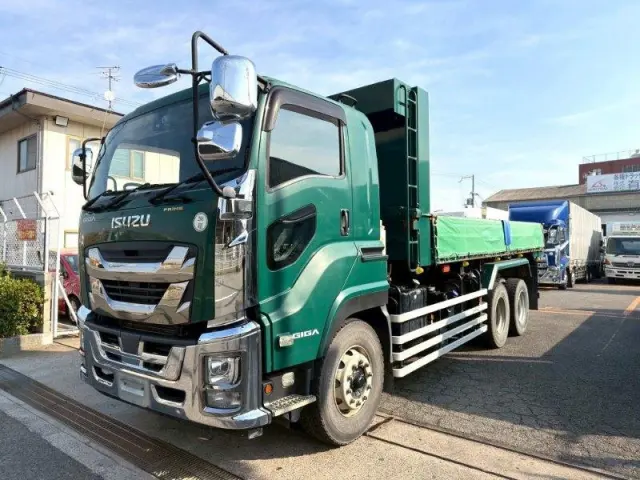 いすゞ ギガ 2PG-CYZ77CM(8x4)の写真1