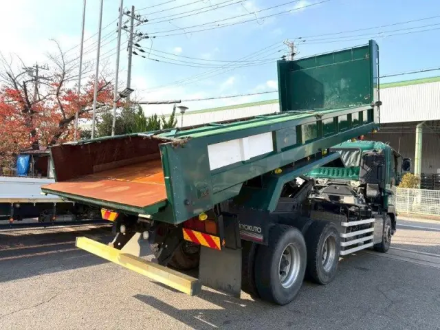 いすゞ ギガ 2PG-CYZ77CM(8x4)の写真7