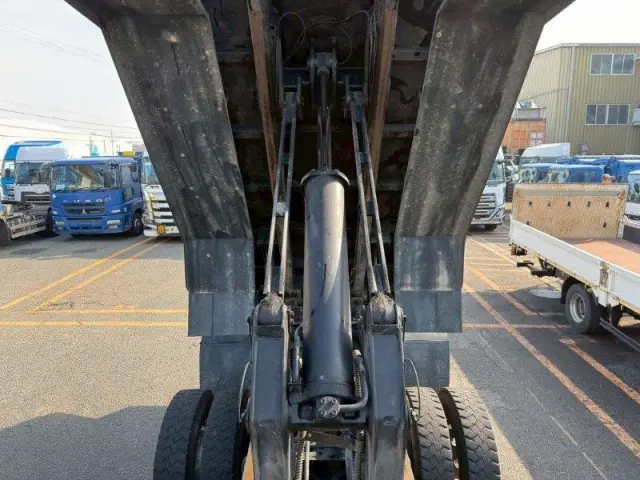 いすゞ ギガ 2PG-CYZ77CM(8x4)の写真11