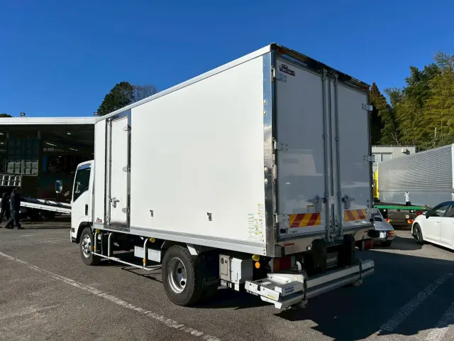 いすゞ エルフ 2RG-NPR88YN(2WD)の写真3