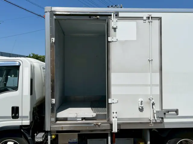 いすゞ エルフ 2RG-NPR88YN(2WD)の写真8