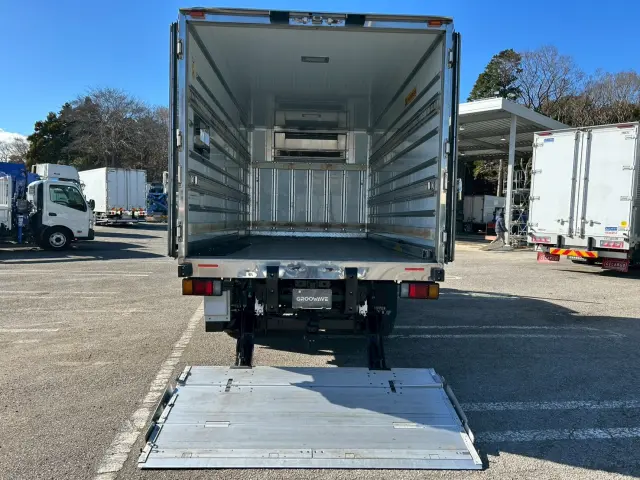 いすゞ エルフ 2RG-NPR88YN(2WD)の写真9